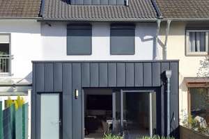 Kernsaniertes Reihenmittelhaus mit 4-5 Zimmern und 2 Stellplätzen in Köln-Urbach