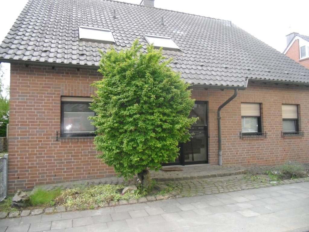 MG-Rheindahlen: großzügiges 2-Familienhaus, Garage, großer Gartenbereich mit Zugang von Außen !
