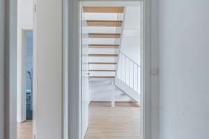 NEW *PAUL & PARTNER* GEMÜTLICHE MAISONETTE-EINHEIT MIT BALKON IN TOP LAGE ! – Die vollständige Adresse der Immobilie erhältst du vom Anbieter., 65183 Mitte, Wiesbaden – Vorschaubild 15