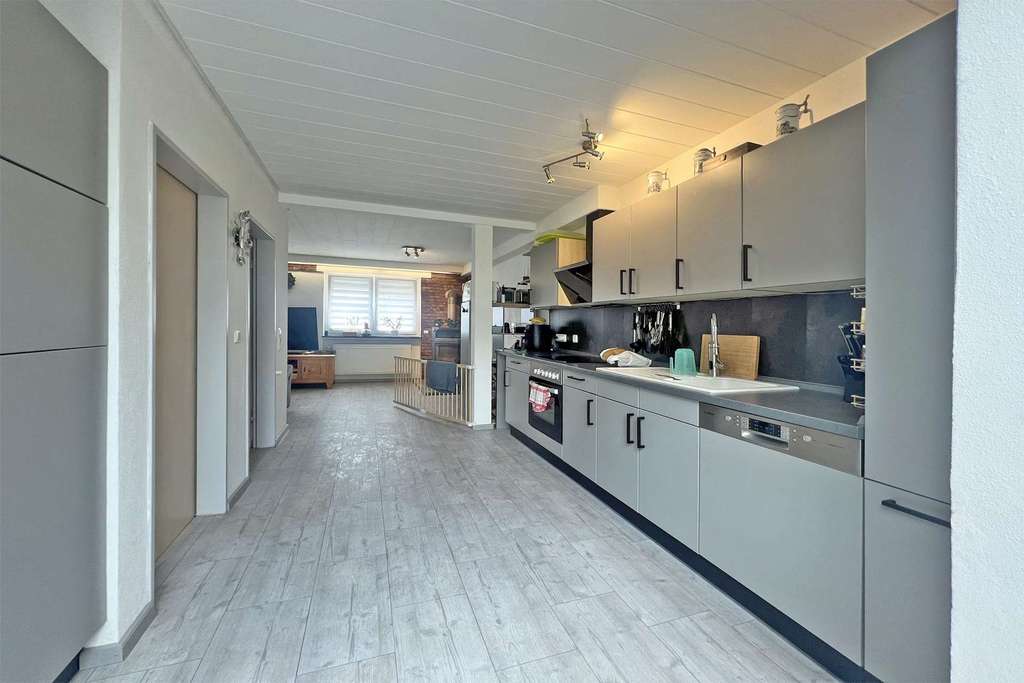 Immobilie in Hermeskeil - Renoviertes EFH mit neuwertiger Doppelgarage in idyllischer Wohnsiedlung nahe des Klosters - Bild 4