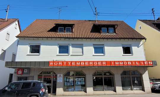 Wohn und Geschäftshaus mit Doppelgarage in zentraler Lage
