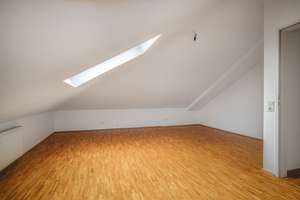 Lichtdurchflutete, charmante Dachgeschosswohnung
mit Südwest-Terrasse in sehr ruhiger und beliebter – Die vollständige Adresse der Immobilie erhältst du vom Anbieter., 52076 Kornelimünster, Aachen – Vorschaubild 10