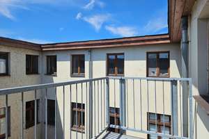 Frisch saniert: Dachgeschosswohnung mit Südwest-Balkon – Sankt-Michael-Straße 5, 39112 Sudenburg, Magdeburg – Vorschaubild 1