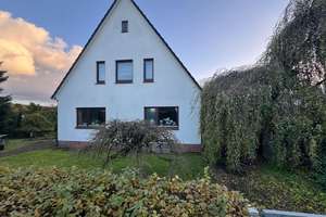 Attraktives Grundstück mit Bestand – perfekt geeignet für den Neubau eines modernen Doppelhauses