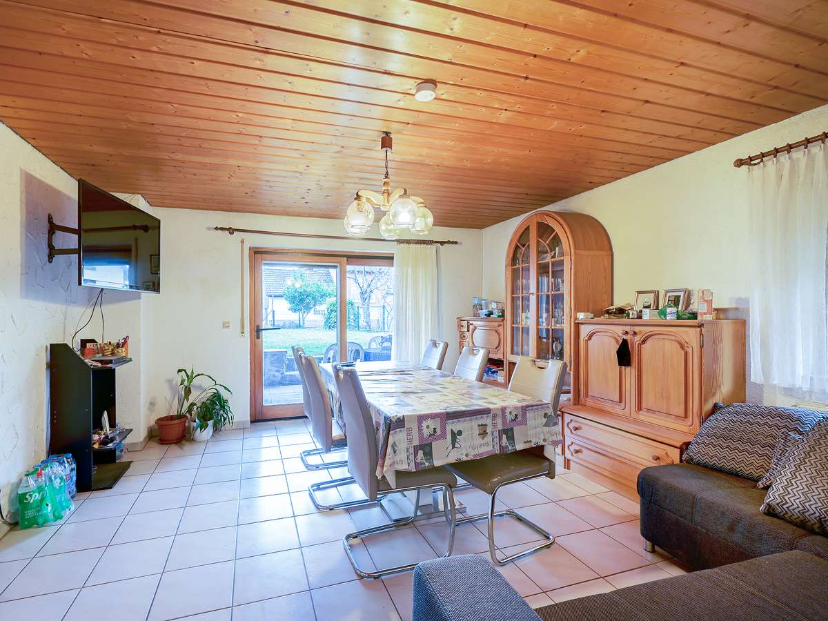 Immobilie in Marxzell - Familienfreundlich & ruhig: Einfamilienhaus mit Einliegerwohnung, Garten, Terrasse und Balkon - Bild 11