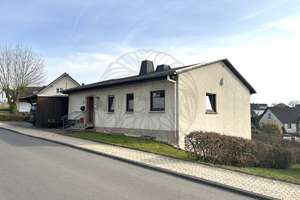 Singhofen: Einfamilienhaus mit Einliegerwohnung! – Die vollständige Adresse der Immobilie erhältst du vom Anbieter., 56379 Singhofen – Vorschaubild 2