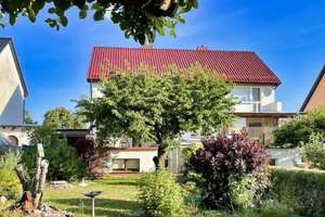 Wohnzimmer mit Echtholzparkett, Kamin, viel Platz und Gemütlichkeit – Schützenstraße  30, 17309 Pasewalk – Vorschaubild 12