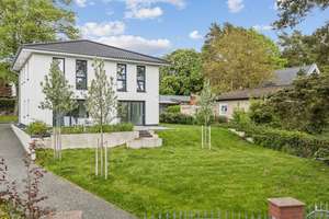 **Exclusives A+ Niedrigenergiehaus**                 *stilvoll, modern, besonders* – Die vollständige Adresse der Immobilie erhältst du vom Anbieter., 12589 Rahnsdorf, Berlin – Vorschaubild 1