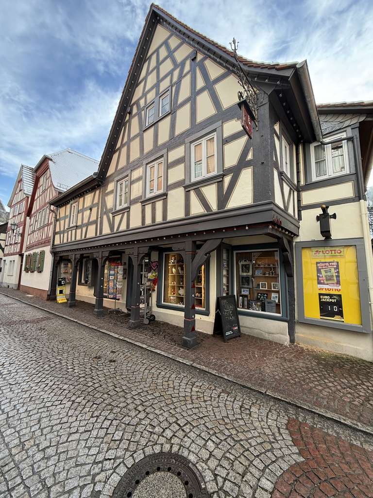 Immobilie in Eppstein - Fachwerk-Mehrfamilienhaus, Rendite 5,98 % - Bild 0