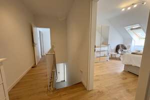Großzügiges Wohnen auf zwei Ebenen – 6-Zimmer-Maisonettewohnung mit 3 Balkonen in Niederkassel – Die vollständige Adresse der Immobilie erhältst du vom Anbieter., 40547 Niederkassel, Düsseldorf – Vorschaubild 2