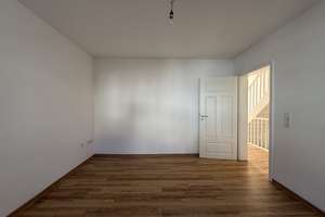 !!! NEUER PREIS !!! Frisch renoviertes 1 Familienhaus mit 5 Zimmer, Küche, 2 x Bad und Balkon – Die vollständige Adresse der Immobilie erhältst du vom Anbieter., 68169 Neckarstadt-West, Mannheim – Vorschaubild 10