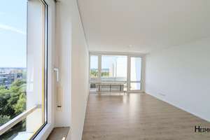 Fast barrierefrei 2 Zimmer Penthousewohnung mit Alpenblick! ca 67 m² mit großem Süd-Balkon & Garage – Die vollständige Adresse der Immobilie erhältst du vom Anbieter., 81243 Aubing-Süd, München – Vorschaubild 2