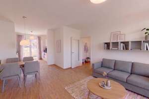 Modernes Wohnen in Kronsrode: 2-Zimmer-Wohnung mit EINBAUKÜCHE, LOGGIA und TERRASSE – Christine-Hardt-Straße 13, 30539 Bemerode, Hannover – Vorschaubild 1