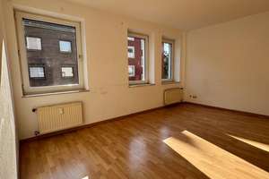 Helle und gepflegte 3-Zi.-Whg. mit großer Küche
