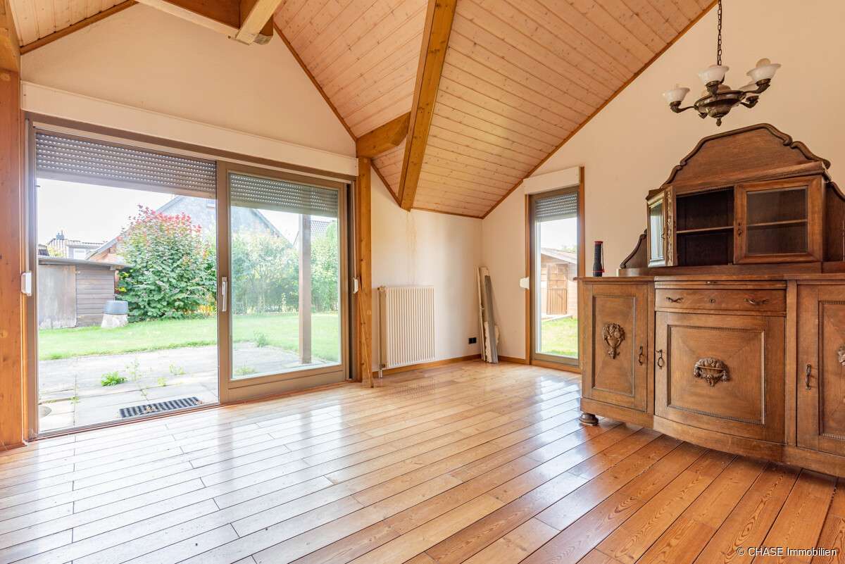 Immobilie in Hagenburg - Sanierungsbedürftiges Zweifamilienhaus in bester Lage Hagenburgs mit Garage und Garten - Erbbau! - Bild 4