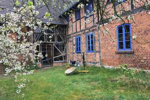 Wohnen im Fachwerkhaus. 3 Wohneinheiten. Großer Obstgarten, Wiese und Waldanteil inklusive. – Die vollständige Adresse der Immobilie erhältst du vom Anbieter., 39638 Zobbenitz – Vorschaubild 1