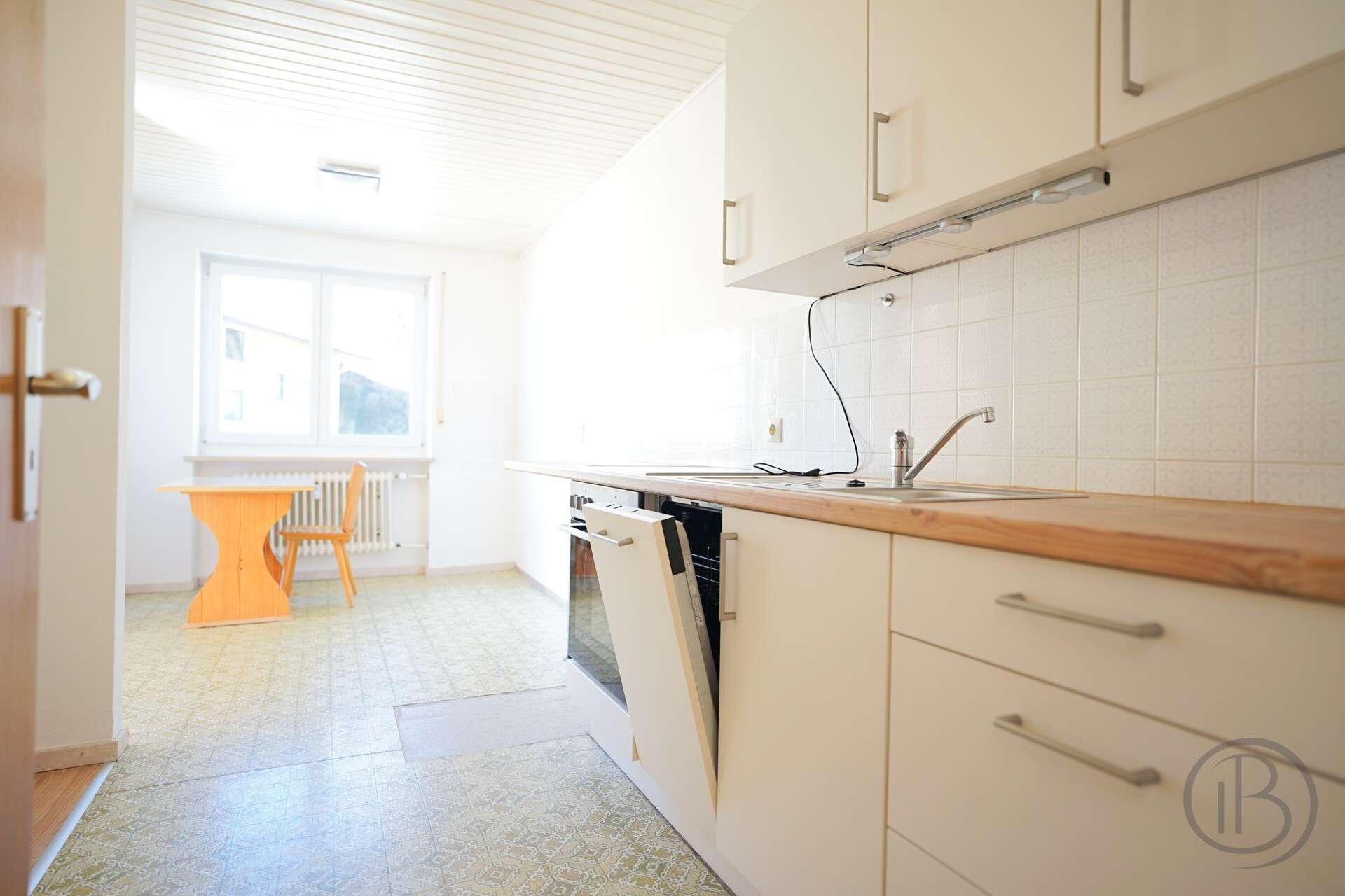 Immobilie in Siegsdorf - Zwei großzügige Wohnungen auf einer Ebene - flexibel verbindbar als Alternative zum Einfamilienhaus! - Bild 11