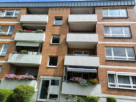 Schöne hotsell 3 Zimmer Wohnung mit Tageslichtbad und Sonnenbalkon