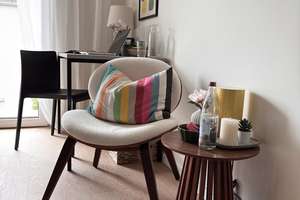 Möbliertes Neubau-Apartment (1. OG) mit Balkon für Studenten & Azubis - direkt an der Uni Augsburg!