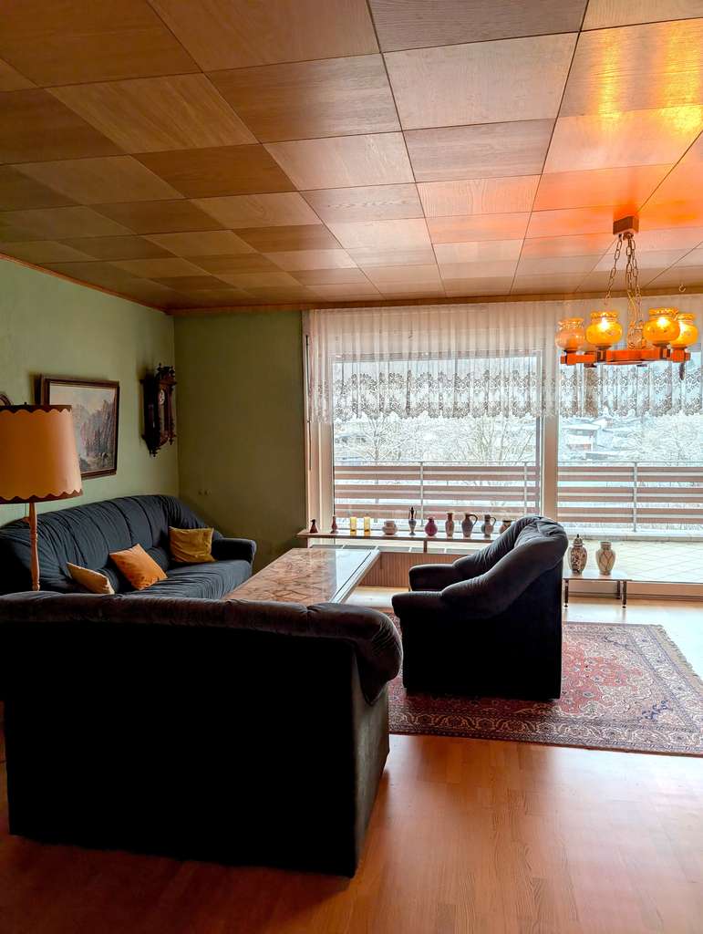 Immobilie in Hahnstätten - Großzügige 6-Zimmer-EG-Wohnung mit Balkon, Gartenzugang & Aar-Blick in ruhiger Sackgasse am Waldrand - Bild 0