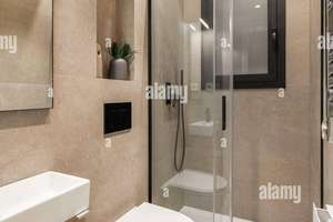 Kleine Helle Wohnung mit neuem Badezimmer gute Verkehrsanbindung 