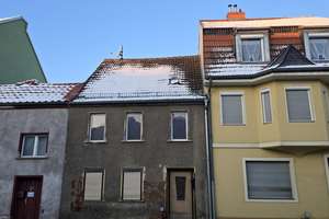 Renovierungsobjekt in Jüterbog – Reihenhaus mit Substanz – Zinnaer Vorstadt 27, 14913 Jüterbog – Vorschaubild 1