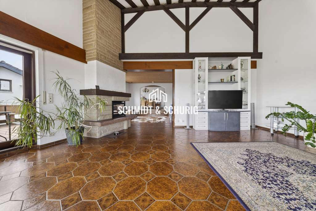 Immobilie in Bruchsal - Exklusives Einfamilienhaus mit Wellnessbereich in Bestlage von Bruchsal‑Helmsheim - Bild 2