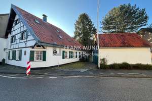 Denkmalgeschütztes Einfamilien-Fachwerkhaus mit großer Obstwiese in 41189 Mönchengladbach-Herrath