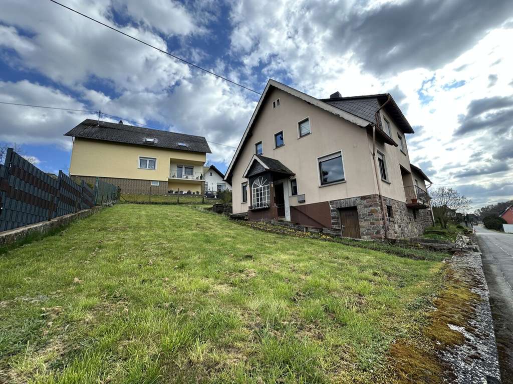 Immobilie in Mengerschied - Schönes Einfamilienhaus mit Ausbaupotenzial in Mengerschied - Bild 2