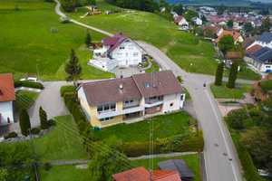 Attraktive DHH mit Garten, Stellplätzen und Garage in Obernheim  Ortsrandlage zu verkaufen – Zollernalbkreis – Vorschaubild 1