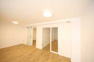 FRÜHLING IM EIGENEN HAUS! NEUBAU DHH inkl. EBK, PV-Anlage & Eckkamin! – München – Vorschaubild 22