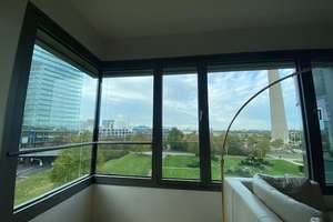 RHEINBLICK PUR im HAFEN - NEU HOCHWERTIG MÖBLIERT -  PORTOBELLO-HAUS - OFFENE EINBAUKÜCHE; PARKETT – Die vollständige Adresse der Immobilie erhältst du vom Anbieter., 40217 Unterbilk, Düsseldorf – Vorschaubild 3