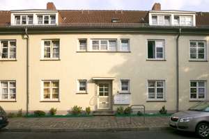 kleine Dachgeschosswohnung mit Duschbad und Gartenmitbenutzung