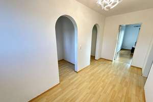 Großzügige 4 Zi-Whg. im Zentrum Poings mit EBK u. Gäste-WC – Die vollständige Adresse der Immobilie erhältst du vom Anbieter., 85586 Poing – Vorschaubild 2