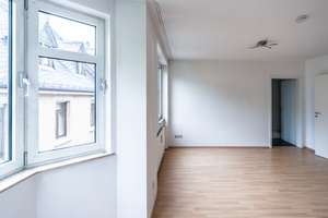 NEW *PAUL & PARTNER* GEMÜTLICHE MAISONETTE-EINHEIT MIT BALKON IN TOP LAGE ! – Die vollständige Adresse der Immobilie erhältst du vom Anbieter., 65183 Mitte, Wiesbaden – Vorschaubild 12
