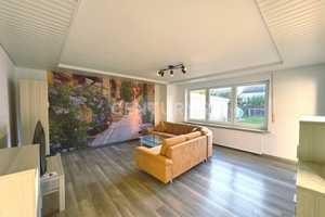 Familienglück in ruhigem Wohngebiet mit Sonnenbalkon, Garten & Garage – Lichtenfels (Kreis) – Vorschaubild 4