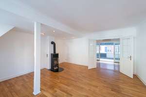 Stilvolle 2-Zimmer-Altstadtwohnung mit Balkon – Ruhige Lage im Herzen von Heidelberg – Steingasse 16a, 69117 Altstadt, Heidelberg – Vorschaubild 3