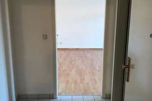 Ruhige 1-Zimmer mit Laminat, Balkon und Dusche in Zentrumsnähe zum Toppreis!  – Peterstraße 19, 9130 Sonnenberg, Chemnitz – Vorschaubild 3