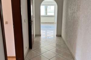 Großzügig geschnittene und modernisierte 2,5 Zimmer-Wohnung mit offener Küche und Eckbadewanne!  – Kölner Str.  31, 45145 Frohnhausen, Essen – Vorschaubild 8