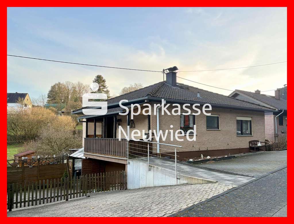 Immobilie in Obersteinebach - Solider vollunterkellerter Bungalow mit tollem Grundstück - Bild 0