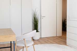 Bezugsfreie 4-Zimmer-Altbauwohnung in Top-Lage: Erstbezug, Einbauküche und vieles mehr! – Mittelstraße 50, 39114 Werder, Magdeburg – Vorschaubild 2