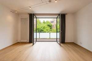 Moderne 3-Zimmerwohnung mit großzügigem Balkon zur Südwestseite und Blick in den schönen Garten – Lohkoppelweg 1, 22529 Lokstedt, Hamburg – Vorschaubild 2
