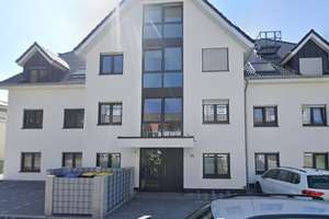 Geschmackvolle und geräumige DG-Wohnung mit zweieinhalb Zimmern sowie Balkon und EBK in Dortmund