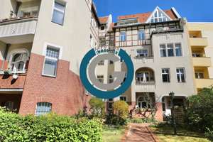 SCHÖNER ALTBAU MIT BALKON - STUCK, DIELEN & HOHE DECKEN - HÜBSCHER GEMEINSCHAFTSGARTEN