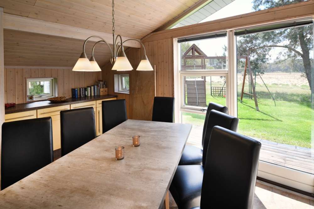 Immobilie in Lindow (Mark) - Bungalow-Ferienhaus mit angelegtem Gartengrundstück, Pool beheizbar, finnische Grill-Kota, Sauna, Ka - Bild 11
