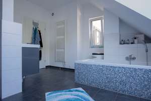 Ein Zuhause mit außergewöhnlichen Möglichkeiten -  stilvolles Zweifamilienhaus in Frankfurt-Harheim – 60437 Harheim, Frankfurt am Main – Vorschaubild 39