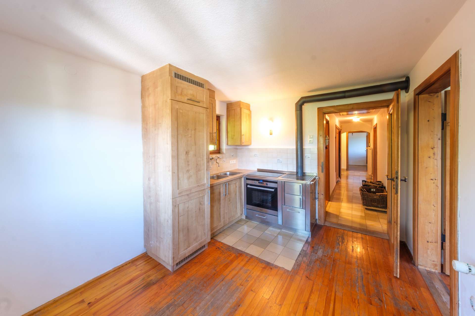 Immobilie in Tegernsee - Kensington-Exklusiv-Zweifamilienhaus am Tegernsee mit Panoramablick und Gestaltungspotenzial - Bild 3