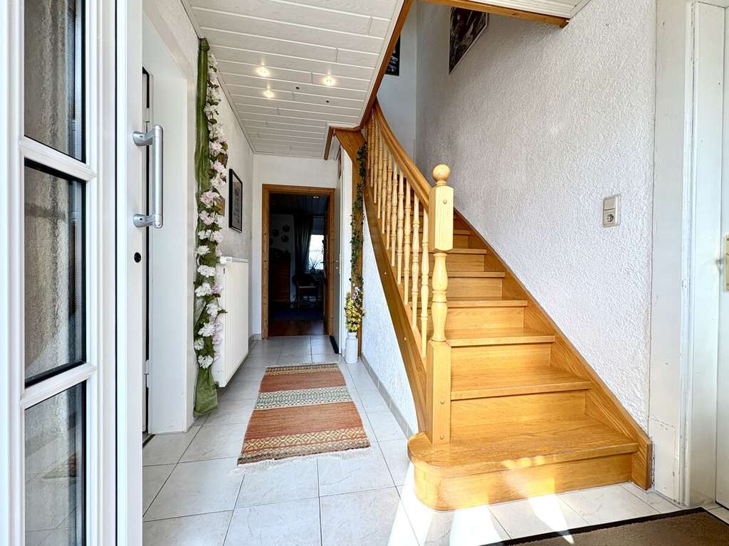 Immobilie in Oberroßbach - **Modernisiertes Einfamilienhaus mit großem Garten und toller Aussicht in Oberroßbach** - Bild 3