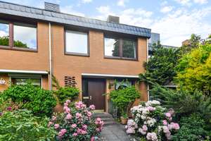 Großzügiges Mittelreihenhaus mit Garage (Erbbaurecht)