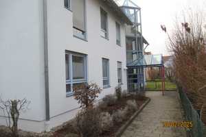 Exklusive, gepflegte 3-Raum-EG-Wohnung mit geh. Innenausstattung mit Balkon und EBK in Stadtbergen – Sebastian-Kneipp-Straße 2, 86391 Augsburg (Kreis) – Vorschaubild 2
